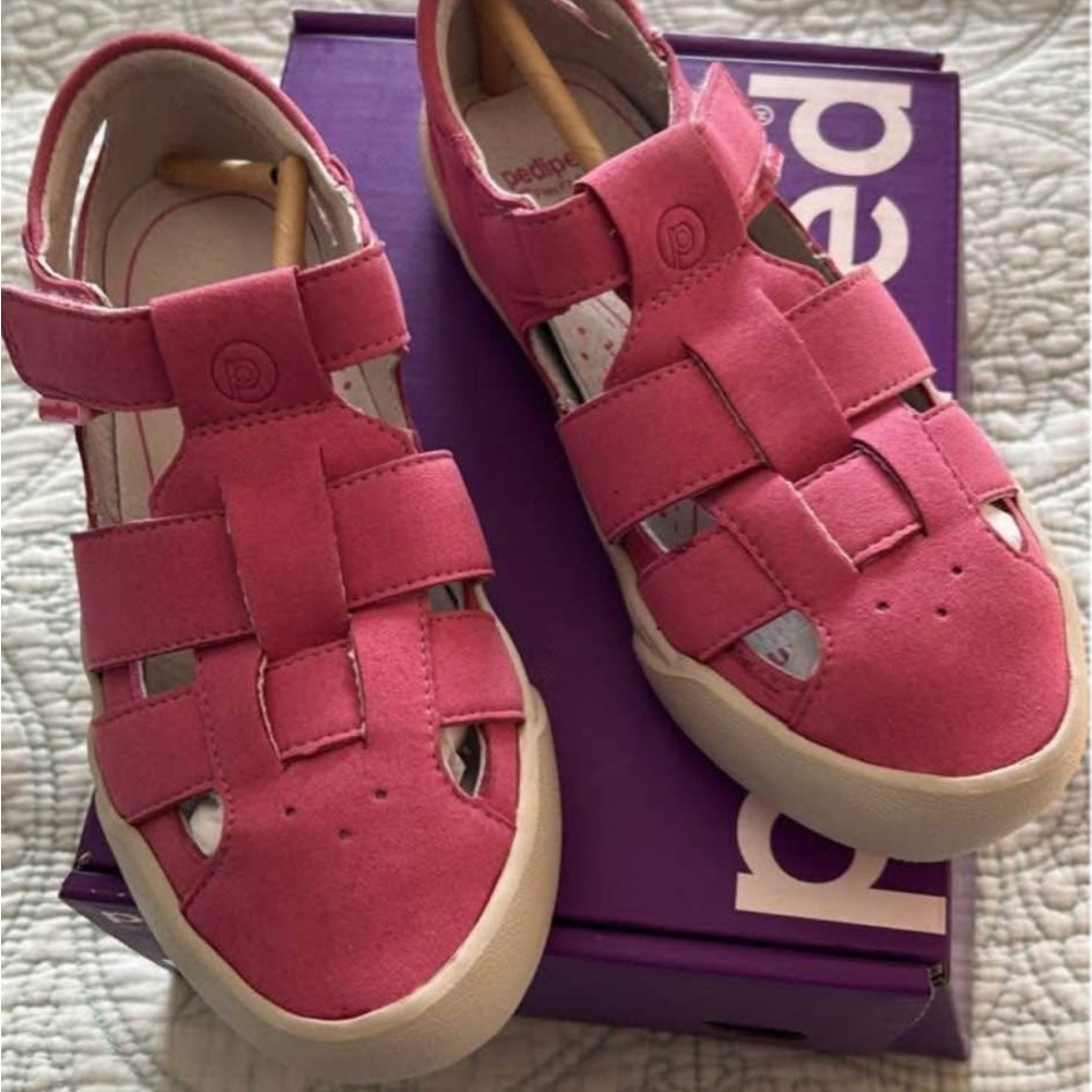 mark. Vibrant Pink Kids Sandals